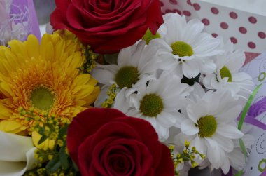 Taze, güzel, Bahçe gül buket yeşillik zemin üzerine