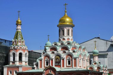 Moskova. Kazan Katedrali kırmızı kare üzerinde bir kubbe Dmitry Pozharsky ve Kuzma çikolatalı liderliğindeki Rus ordusu tarafından Moskova kurtuluş Lehçe işgalciler gelen anısına inşa etkin bir Ortodoks Kilisesi olduğunu.