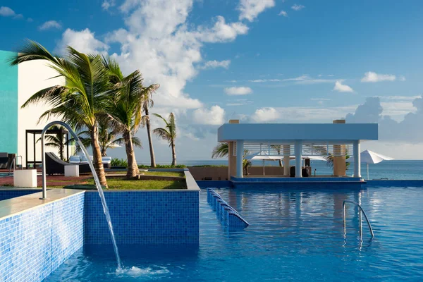 Yüzme Havuzu, relax bölge ve bar, Cayo Guillermo, Küba, Caribbean