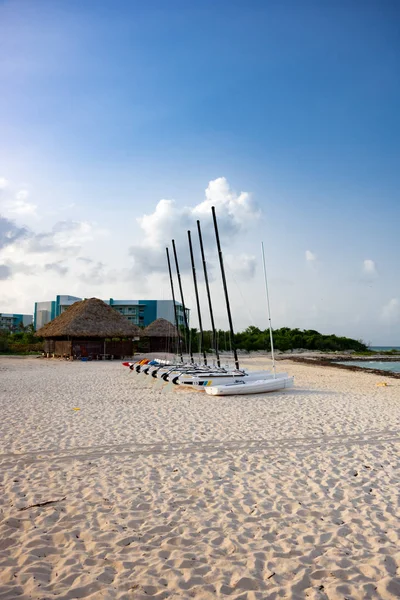 Katamaran üzerinde plaj, Cayo Guillermo, Küba, Karayipler