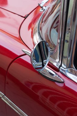 Trinidad, Küba - 7 Temmuz 2018: Kapı arka ayna eski Zamanlayıcı araba