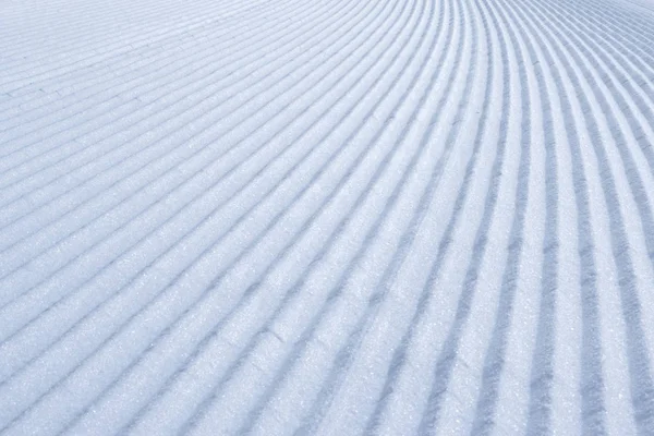 Las olas nevadas en una pista de esquí, Canazei, Italia —  Fotos de Stock