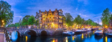 Amsterdam şehir manzarası, gece, Hollanda