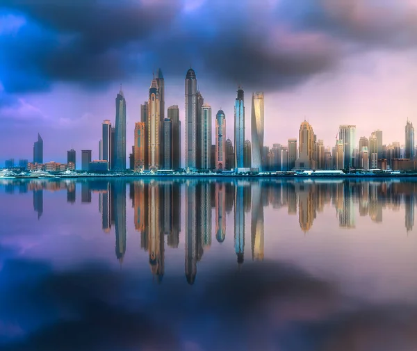 Дубай Марина Бэй вид из Palm Jumeirah, ОАЭ — стоковое фото