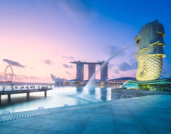 Barrio de negocios y bahía Marina en Singapur — Foto de Stock