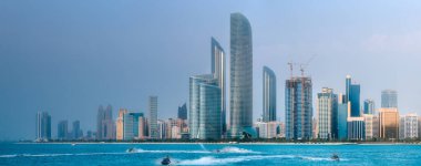 Gündüz, BAE Abu Dhabi Skyline manzaraya