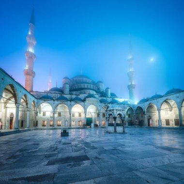 Süleymaniye Camii iç Meydanı veya Sultanahmet Camii