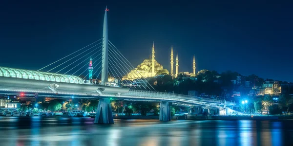 Uitzicht op de Bosporus-brug in nacht Istanbul — Stockfoto