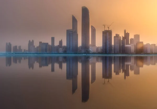 Вид Небо Абу Даби Время Заката Видом Воду Объединенные Арабские — стоковое фото