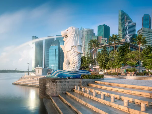 Üzleti negyed és Marina Bay Szingapúrban — Stock Fotó