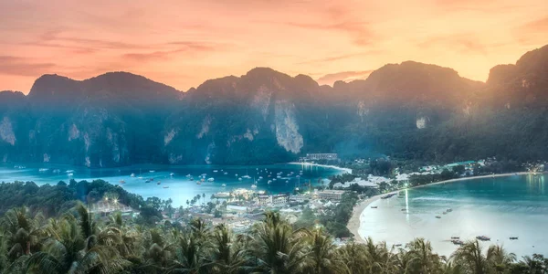 Aerial view of Phi-phi island during purple sunset — Stock Photo, Image