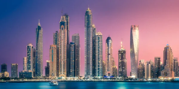 Dubai Marina bay pohled z Palm Jumeirah, Dubaj, Spojené arabské emiráty — Stock fotografie