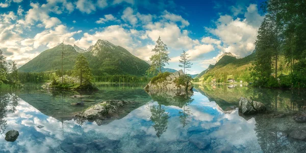 Bavyera Alpleri, Almanya gölde Hintersee görünümünü — Stok fotoğraf