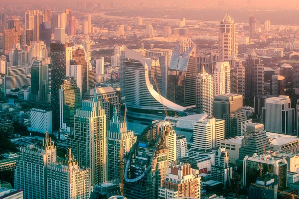 Gün batımı cityscape gökdelenler Bangkok ile