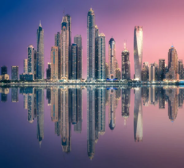 Dubai Marina bay uitzicht vanaf Palm Jumeirah, Verenigde Arabische Emiraten — Stockfoto