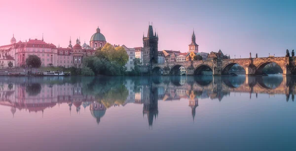 Utsikt över Karlsbron Prag, Tjeckien. — Stockfoto