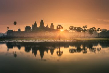 Sunrise görünümü antik tapınak karmaşık Angkor Wat Siem Reap, Kamboçya