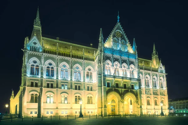Building of Hungarian Parliament in Budapest — Stock Photo, Image