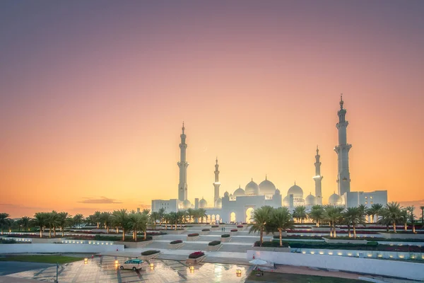 Sheikh Zayed Grand Mosque at sunset Abu-Dhabi, UAE — Stock Photo, Image