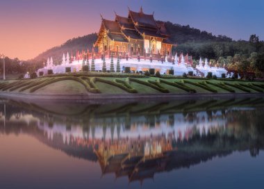 Royal Flora Ratchaphruek Park günbatımı Chiang Mai adlı