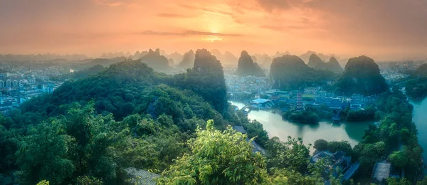 Río Li y montañas Karst Guilin, Yangshuo — Foto de Stock