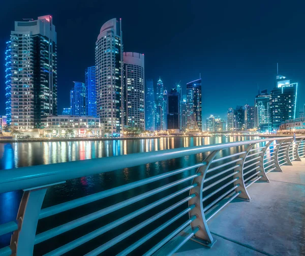Edifícios Modernos Baía Marina Dubai Com Luzes Noite Fundo Vista — Fotografia de Stock