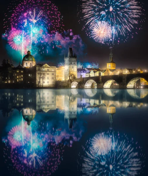Beautiful fireworks above Charles bridgeat at at night, Prague, Czech Republic — стоковое фото