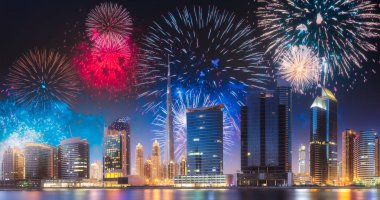 Dubai iş bay, BAE yukarıda güzel havai fişek