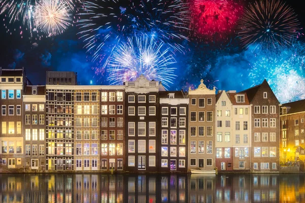Río, casas y barcos tradicionales, Amsterdam — Foto de Stock