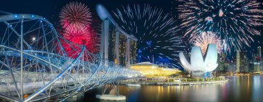 Marina bay Singapur yukarıda güzel havai fişek