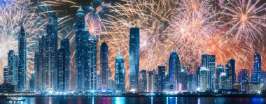 Dubai Marina bay, BAE yukarıda güzel havai fişek