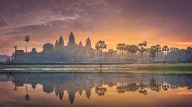 Sunrise görünümü antik tapınak karmaşık Angkor Wat Siem Reap, Kamboçya