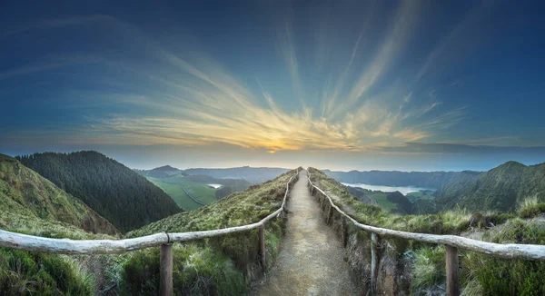 Bergslandskap ön Ponta Delgada, Azorerna — Stockfoto