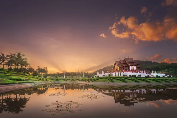 Royal Flora Ratchaphruek Park Och Pavilion Violett Sunset Chiang Mai — Stockfoto