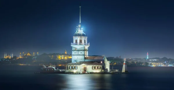 Maiden toren in de zeestraat Bosporus Istanbul, Turkije — Stockfoto