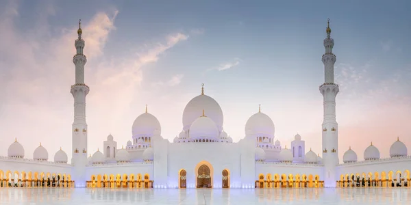 Sheikh Zayed Grand Mosque during sunset, Abu-Dhabi, UAE — Stock Photo, Image