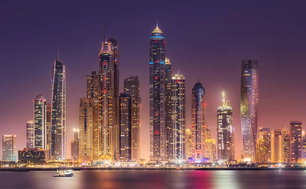 Dubai Marina vista desde Palm Jumeirah, Emiratos Árabes Unidos —  Fotos de Stock