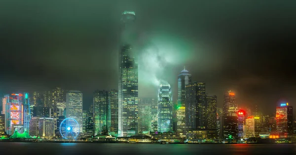 Skyline Гонконгу в тумані з Коулун, Сполучені Штати Америки — стокове фото
