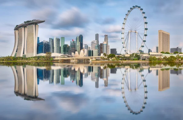 Üzleti negyed és Marina Bay Szingapúrban — Stock Fotó