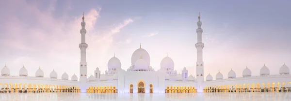 Schejk Zayed-moskén under solnedgången, Abu-Dhabi, Förenade Arabemiraten — Stockfoto