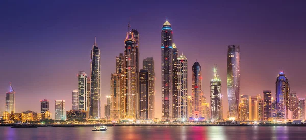 Dubai Marina bay uitzicht vanaf Palm Jumeirah, Verenigde Arabische Emiraten — Stockfoto