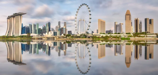 Üzleti negyed és Marina Bay Szingapúrban — Stock Fotó