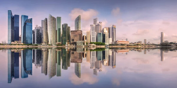 Obchodní čtvrť a záliv Marina v Singapuru — Stock fotografie