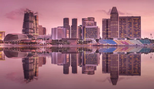 İş bölgesi ve Singapur 'daki Marina Körfezi — Stok fotoğraf