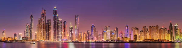 Dubai Marina vista baía de Palm Jumeirah, Emirados Árabes Unidos — Fotografia de Stock