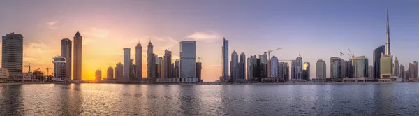 ドバイ、アラブ首長国連邦ビジネス湾のパノラマ ビューの景観 — ストック写真
