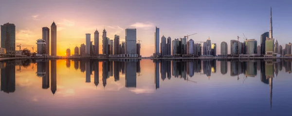 Panoramę Dubaju i panoramiczny widok z Business bay, Zjednoczone Emiraty Arabskie — Zdjęcie stockowe