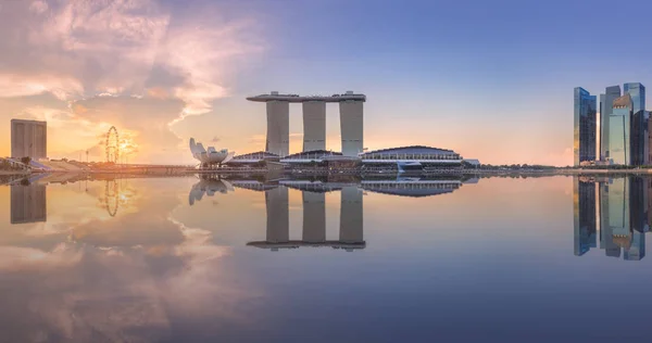 Bairro de negócios e Marina Bay em Singapura — Fotografia de Stock