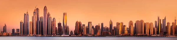 Dubai Marina vista desde Palm Jumeirah, Emiratos Árabes Unidos —  Fotos de Stock