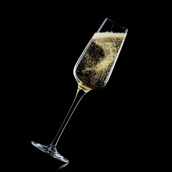 Bicchiere per champagne con spruzzi isolati su sfondo nero . — Foto Stock